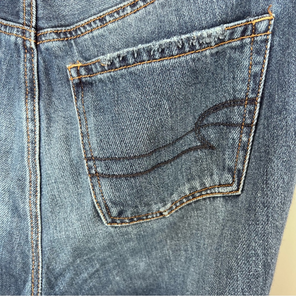 SIZE 4 AMERICAN EAGLE Girlfriend High Rise Ripped Jeans! - Picture 2 of 7